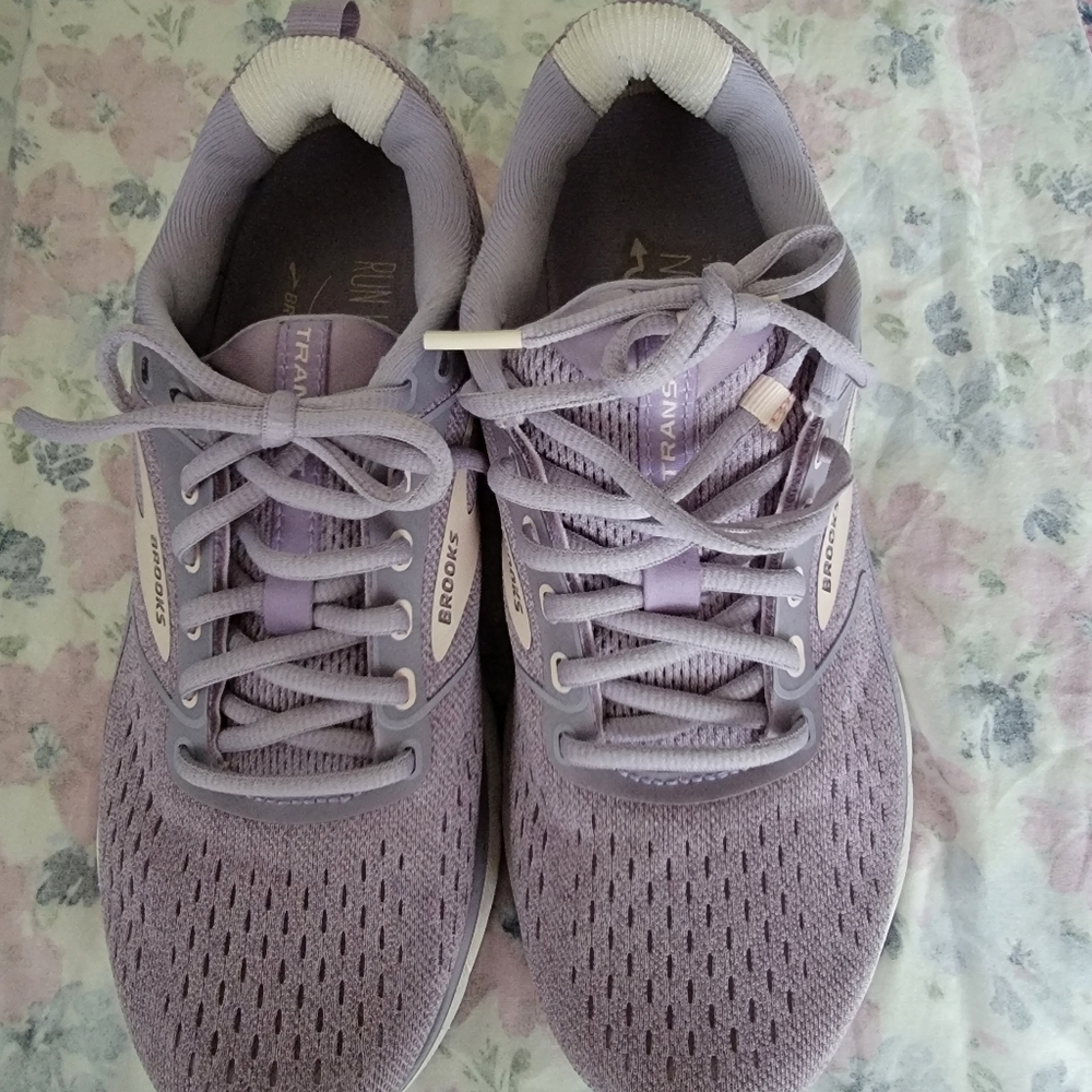 Brooks tennis shoes